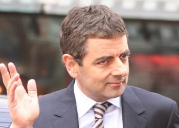 Rowan Atkinson odważył się skrytykować elektryki. Próba ocenzurowania wypowiedzi aktora